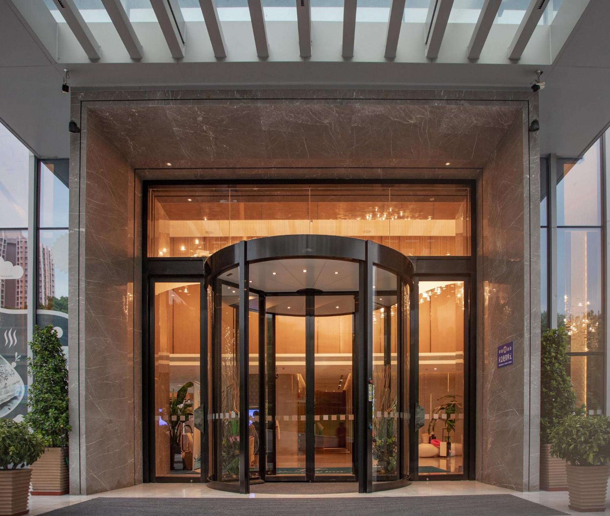 Holiday Inn Guangzhou South Lake Hotel - Ideal For Business & Leisure Zewnętrze zdjęcie